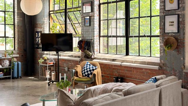 Transforming Small Spaces: Cozy Living in an Industrial Loft